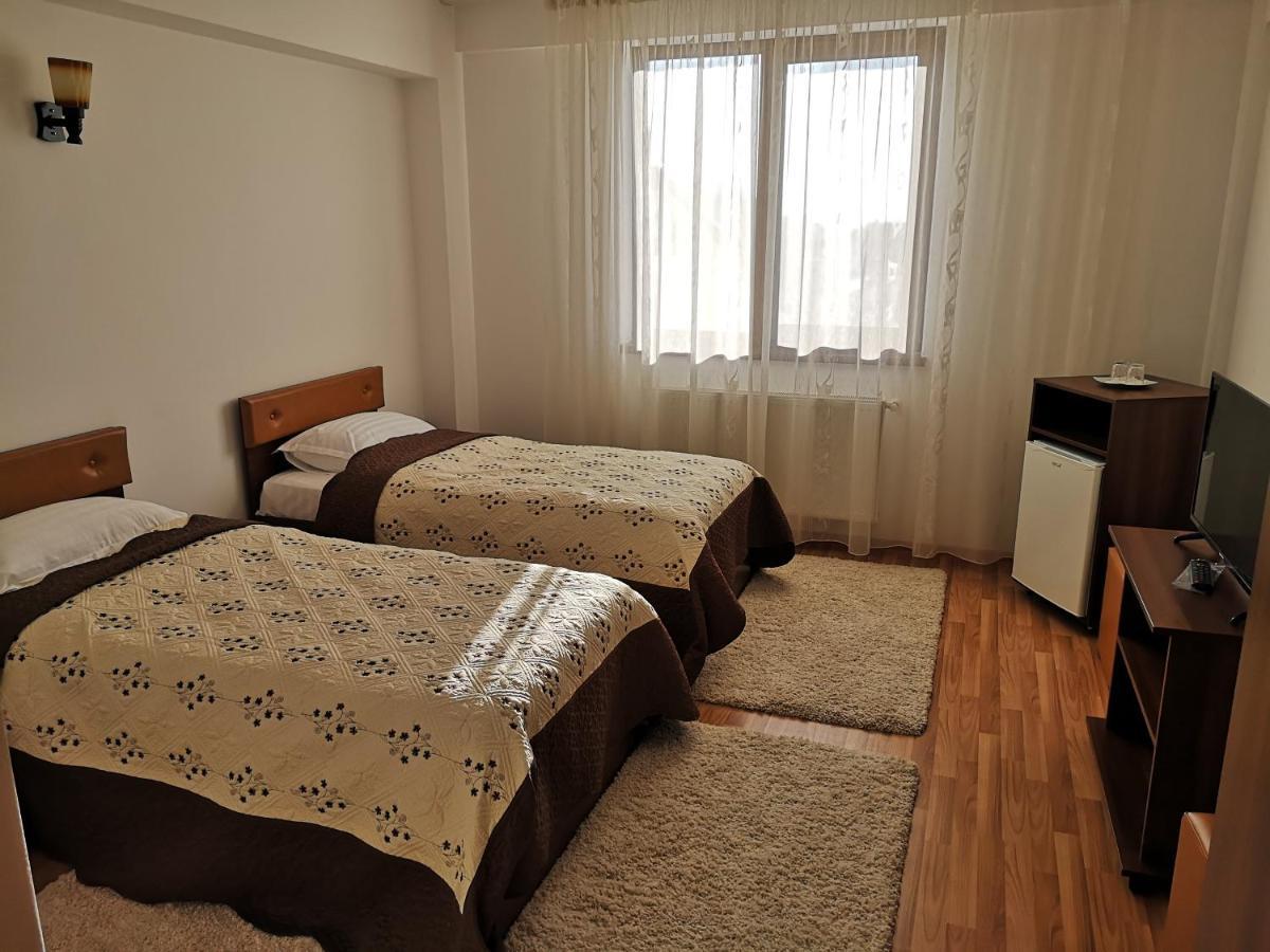 Passa Tempo Hotel Suceava Bagian luar foto