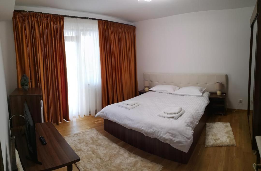 Passa Tempo Hotel Suceava Bagian luar foto